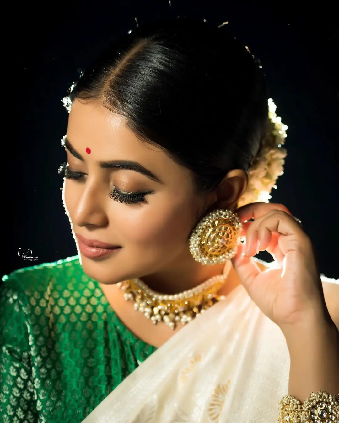 malayalam girl shamna kasim in white saree green blouse